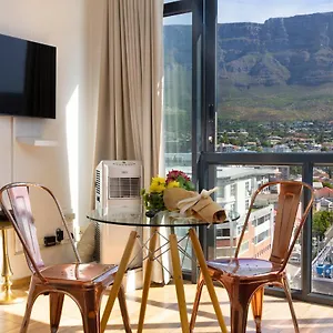 Apartment Urban Oasis At The Four Seasons, Cape Town