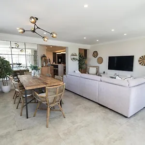 https://beautiful-beachfront-apartment.port-elizabeth-hotel.com